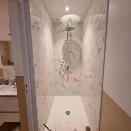 White Cozy Maxi Apartman Calais